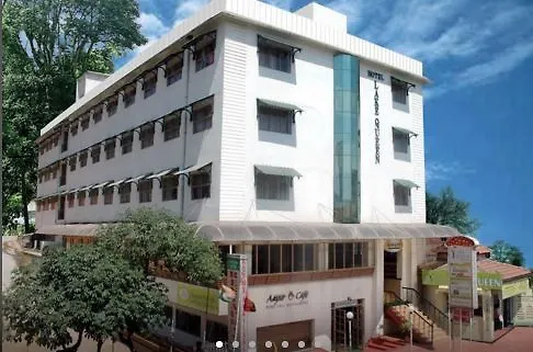Hotel Lake Queen Thekkady